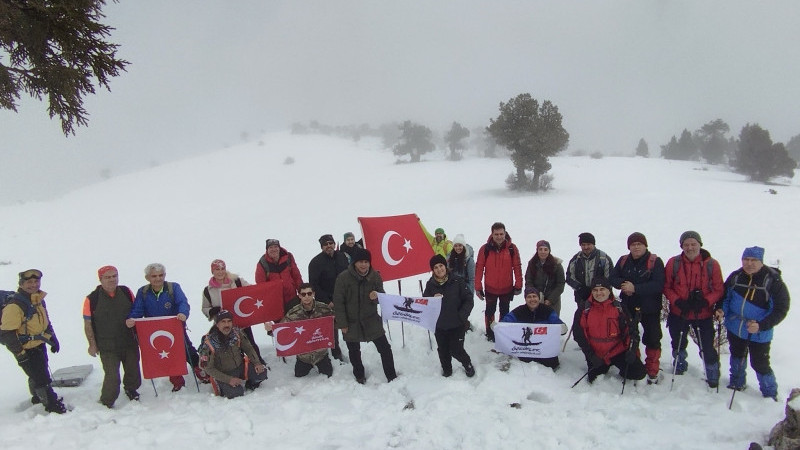 Sarıkamış şehitleri anısına kar örtüsünde yürüdüler