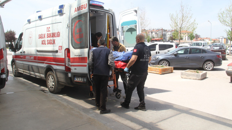 Tarlada çapa motoruna ayağını kaptıran çiftçi yaralandı