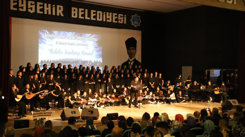 120 kişilik dev öğrenci korosundan Beyşehirliler'e türkü ziyafeti
