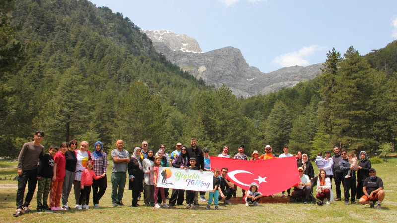 Doğa tutkunlarının dağda bayram coşkusu