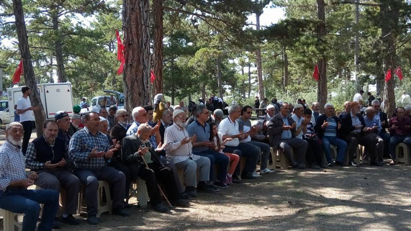 Çiftçiler yağmur ve şükür duasında bir araya geldi
