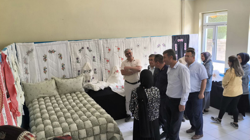 El emeklerini sergilediler