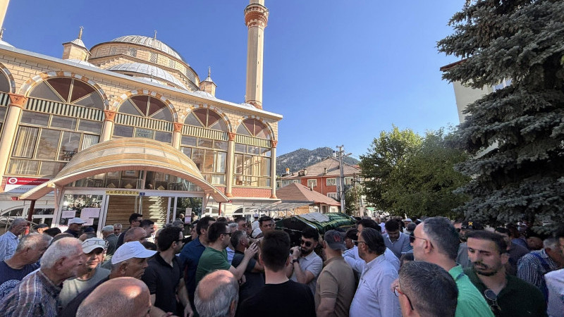 Feci kazada hayatını kaybeden Yazıcı, dualarla ebediyete uğurlandı