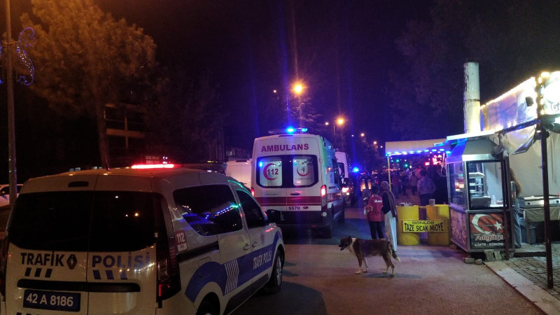 Motosiklet yayaya çarptı, 2 kişi yaralandı