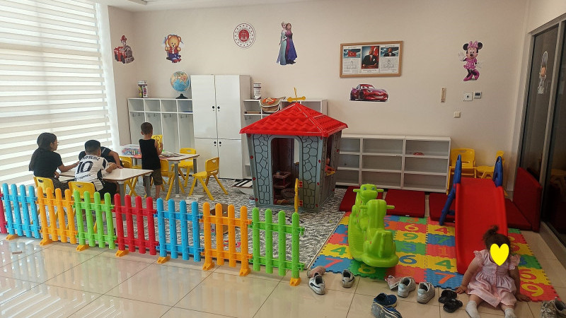 Çocuklar adliye koridorları yerine oyun alanına...