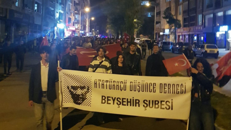 Beyşehir'de cumhuriyet yürüyüşü