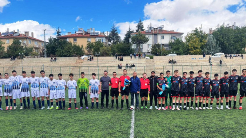 U-16 liginde futbol heyecanı sürüyor