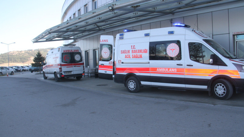 Beyşehir'de 5 katlı inşaatın asansör boşluğuna düşen şahıs yaralandı