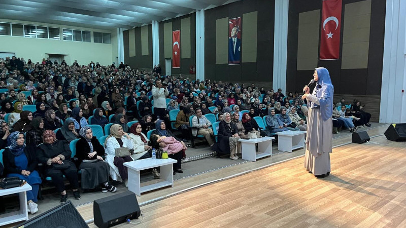 Saliha Erdim, konferansta Beyşehirliler’le buluştu