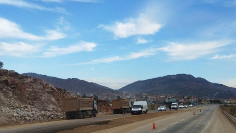 Beyşehir Antalya yolunda patlatma var! 2 saat ulaşıma kapanacak