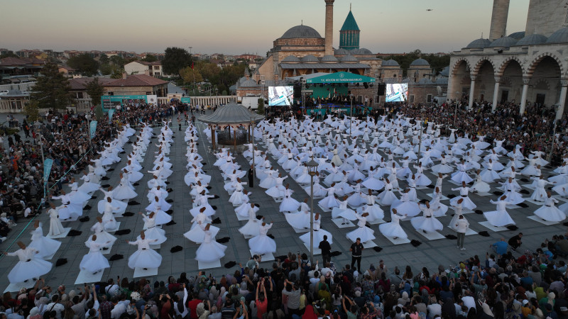 250 semazen aynı anda sema icra etti