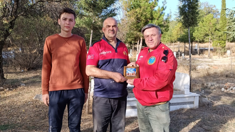 Şehit ailelerinin gönlünü fetheden Ali Sevindik, Ispartalı şehit uzman çavuşu da unutmadı