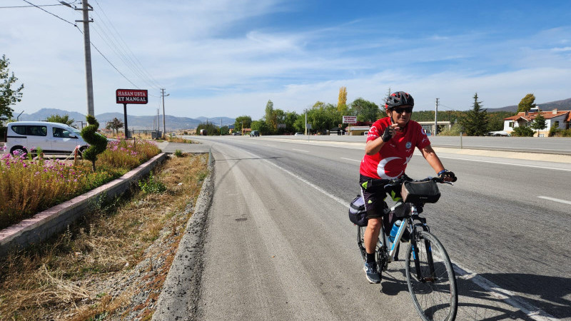 100.yılı 100 kilometre pedal çevirerek kutladı