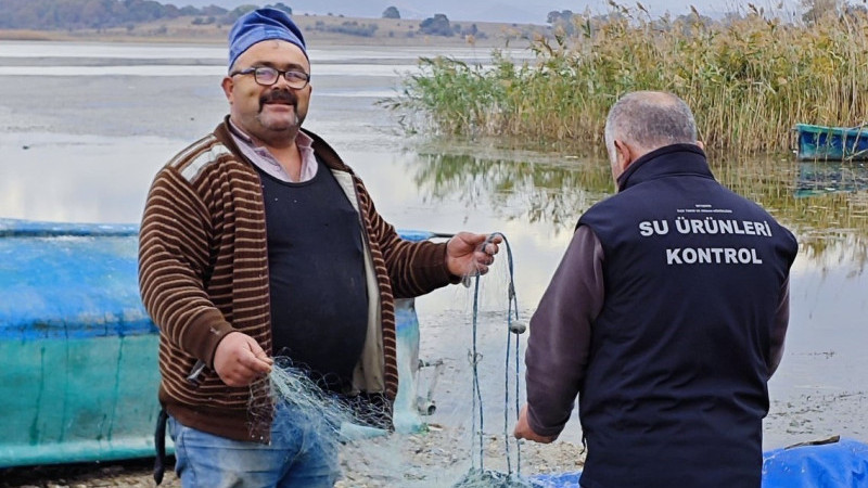 Göldeki endemik türlerin korunması için de denetim yapıyorlar