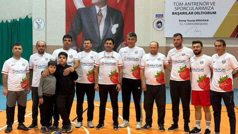 Hüyük'te kurumlar arası voleybol turnuvası heyecanı sürüyor