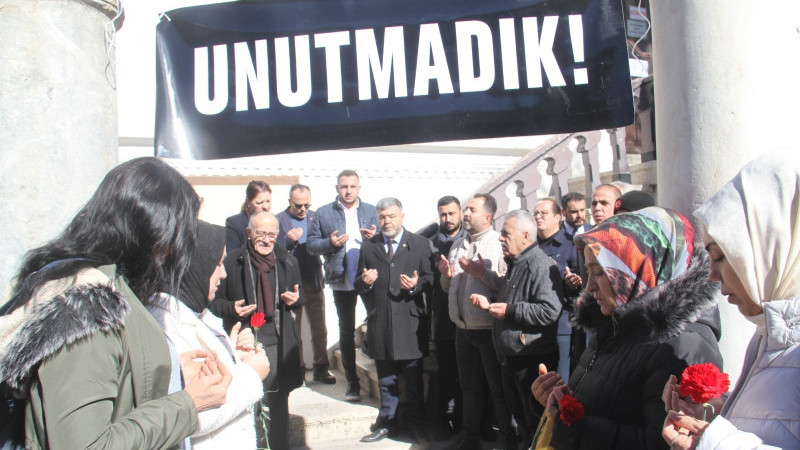 Beyşehirli kadınlar, felaketin yıldönümünde deprem şehitlerini unutmadı