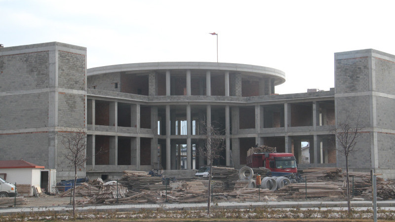 Beyşehir Belediyesi, göl manzaralı yeni  hizmet binası ile çıkmaz sokaktan kurtulacak