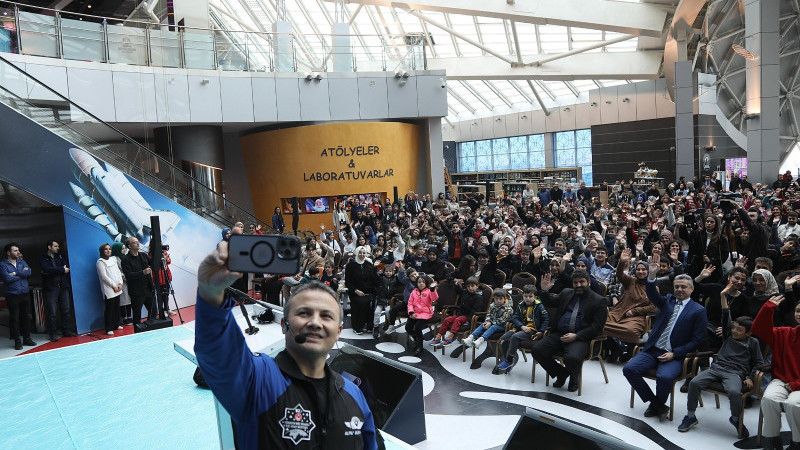 Türkiye'nin ilk astronotu Alper Gezeravcı'nın ilk gençlik buluşması