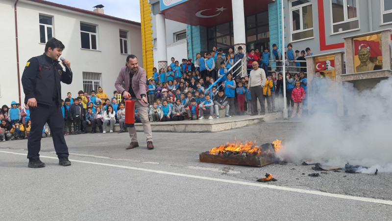 İlkokulda gerçeğini aratmayan tatbikat