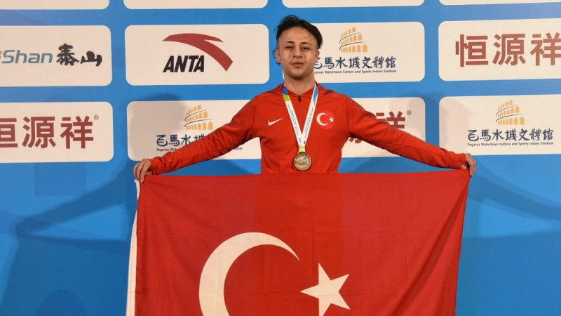 Hüyüklü milli sporcu dünya üçüncüsü oldu