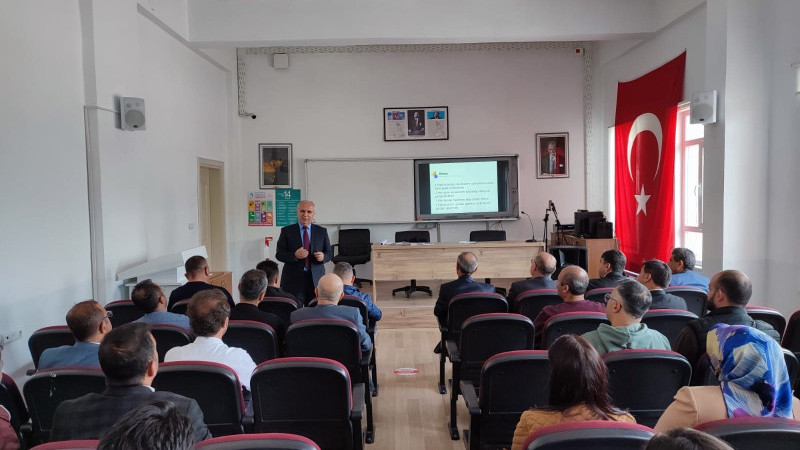 İdareci ve rehber öğretmenlere eğitim semineri