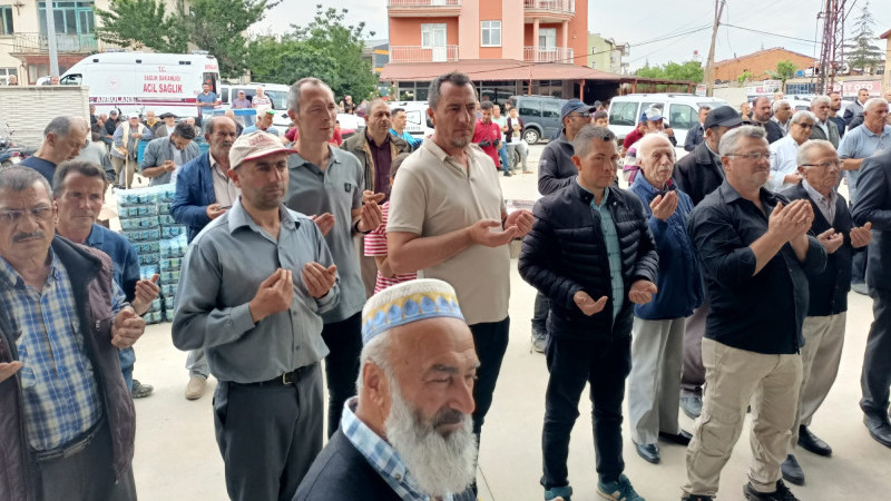 Hüyük'te yağmur ve şükür duasında eller semaya açıldı