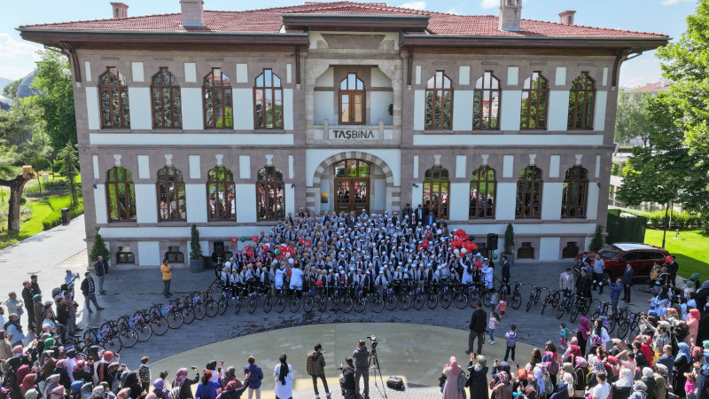 Altay, hafızlık imam hatip ortaokullarını kazanan öğrencilerle buluştu