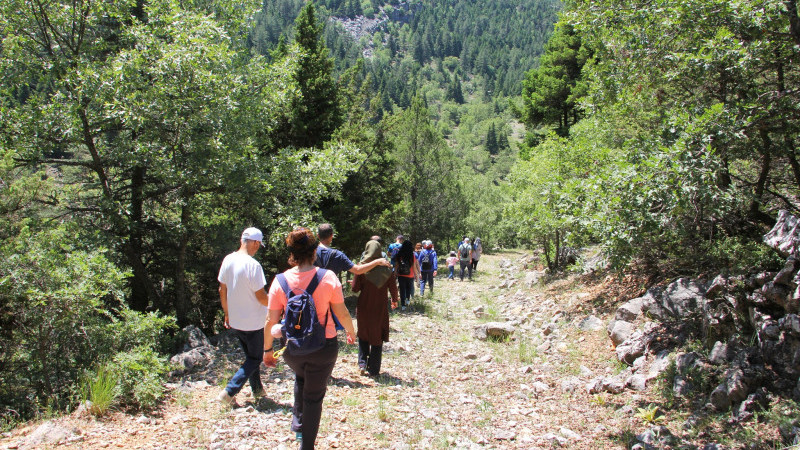 Mağara cennetinde doğa yürüyüşü