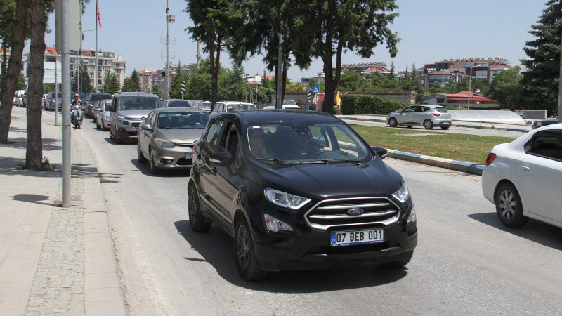 Beyşehir güzergahlı Yeni Konya Antalya kara yolunda bayram yoğunluğu