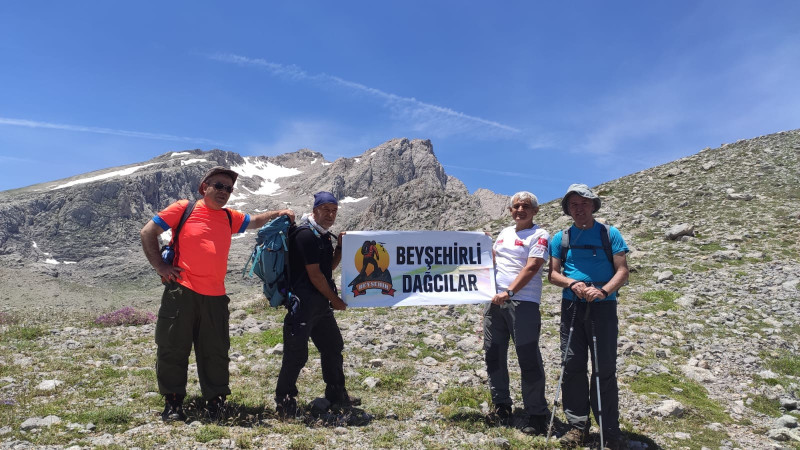   Anamas Dağı’ndaki Karagöl, dağcıların da ilgisini çekiyor