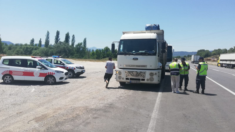 Beyşehir-Antalya kara yolunda tehlikeli madde,yük ve yolcu taşıyan araçlara sıkı denetim