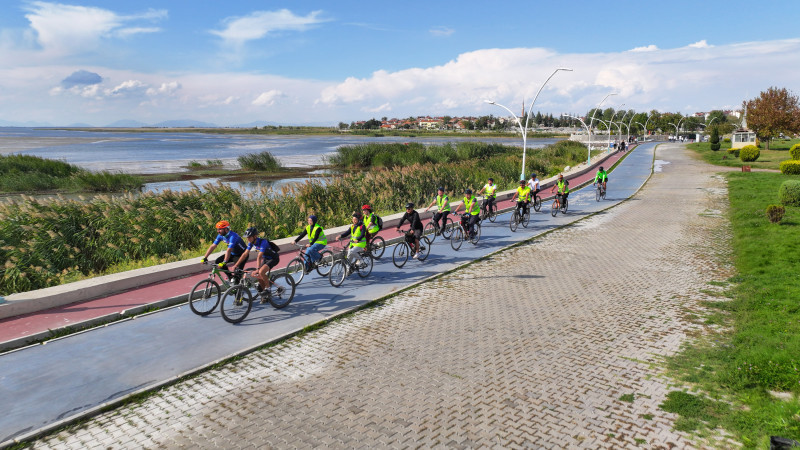 Beyşehir'in tarihi ve doğal güzelliklerini pedal çevirerek keşfettiler