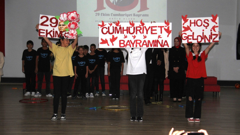 Cumhuriyet Bayramı coşkusu, Beyşehir’de Tuğra ile zirve yaptı