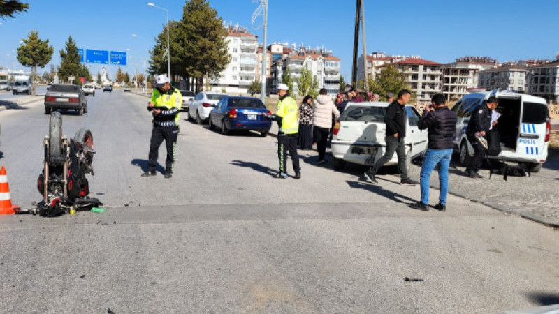 Otomobile arkadan çarpan motosikletin sürücüsü ağır yaralandı