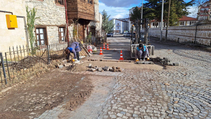 Bozulan yollara neşter vuruluyor