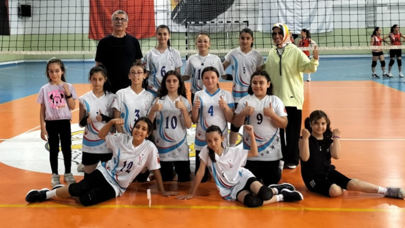 Yunus Emre Spor Kulübü, voleybolda başarıya doymuyor