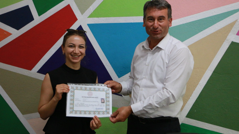 Öğretmenlere üstün başarı belgesi