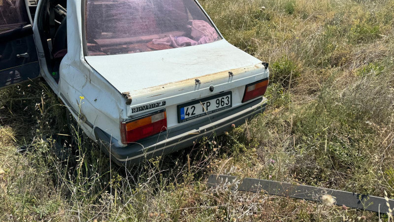 Beyşehir'de  araziye devrilen otomobildeki 4 kişi yaralandı