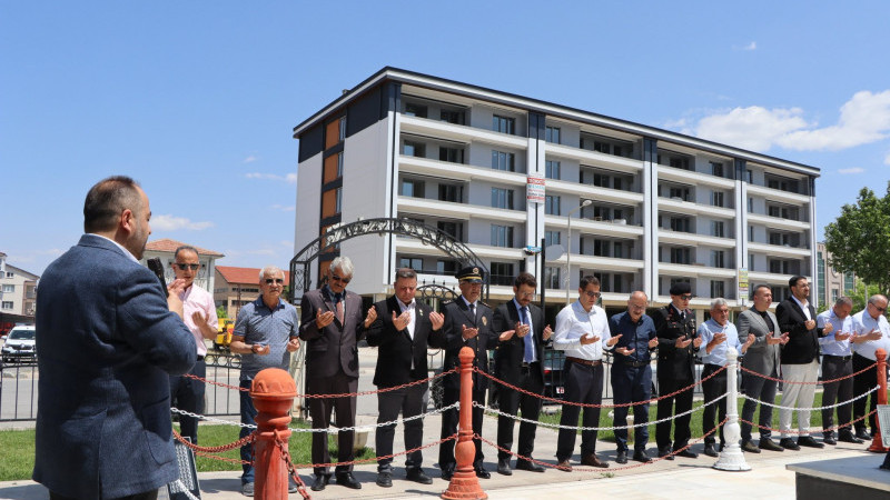 Beyşehir'de protokol üyeleri, şehitler için dua etti