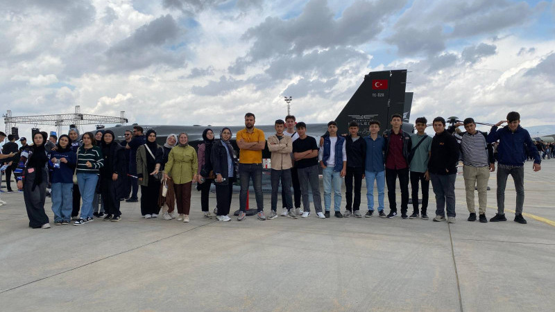 Lise öğrencileri 3.Ana Jet Üs Komutanlığında