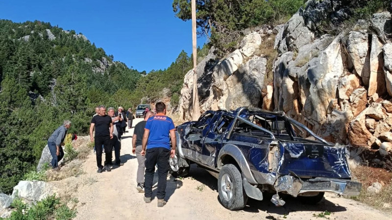 Dağ yolunda feci kaza! Uçuruma yuvarlanan kamyonetin sürücüsü hayatını kaybetti