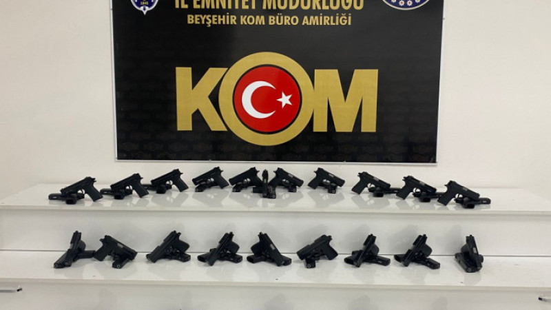Ormanlık alana gizlenmiş onlarca tabanca bulundu