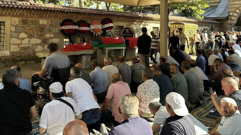 Tayin yolculuğunda kazaya kurban giden aile fertlerine hüzünlü veda