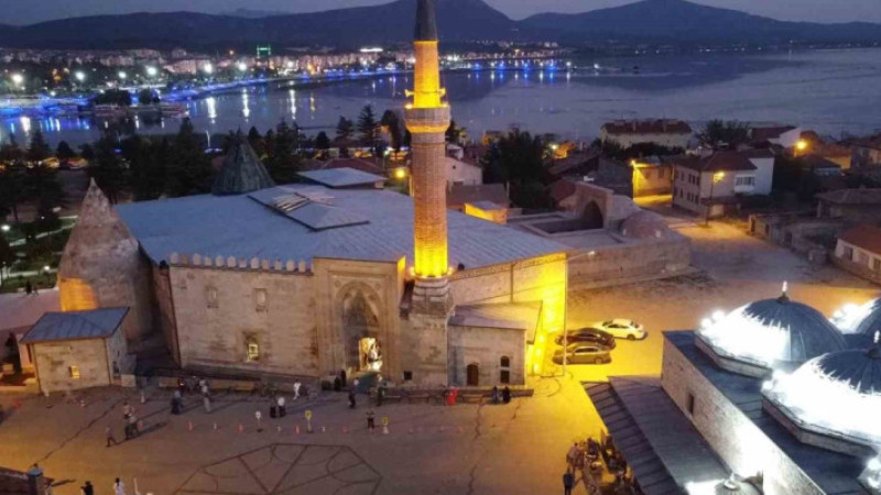 Beyşehir'de 15 Temmuz gecesi selalar yeniden yükseldi