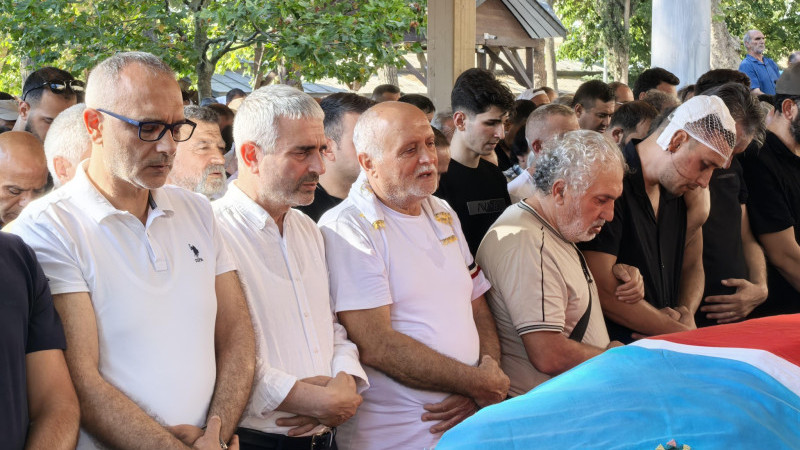 Tayin yolculuğunda kazaya kurban giden aile fertlerine hüzünlü veda