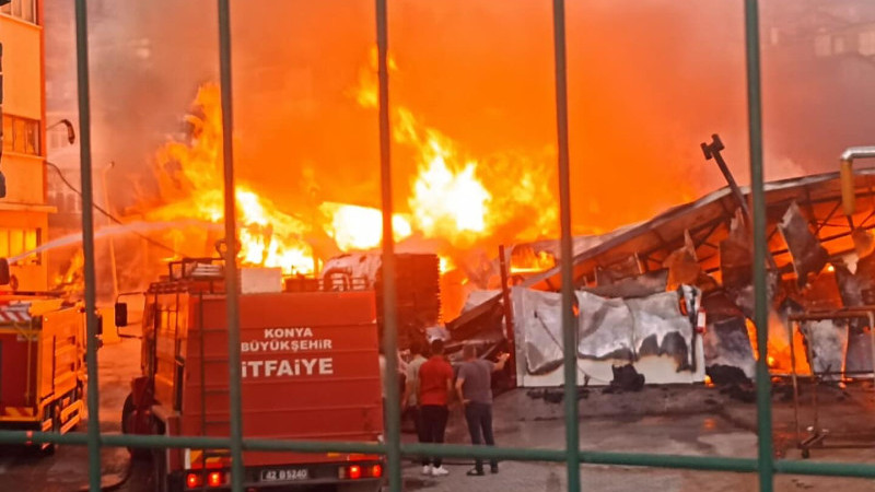 Beyşehir'de silah fabrikasında korkutan yangın,kontrol altına alındı