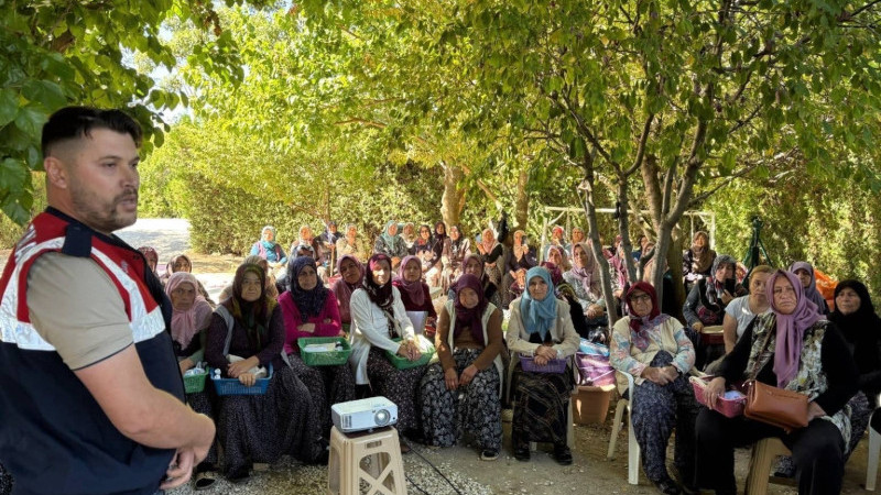 Jandarmadan annelere uyuşturucuyla mücadele eğitimi