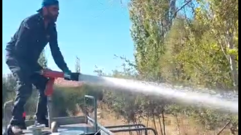 Anız yangını gönüllü itfaiyecilerce söndürüldü