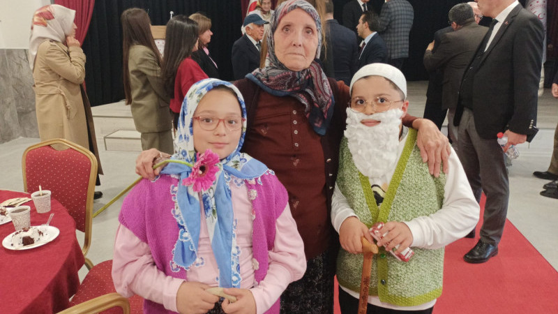 Kuşaklar buluşmasından renkli görüntüler