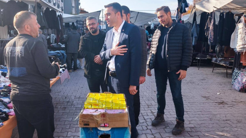 MHP’den pazar yerinde esnafla sıcak temas